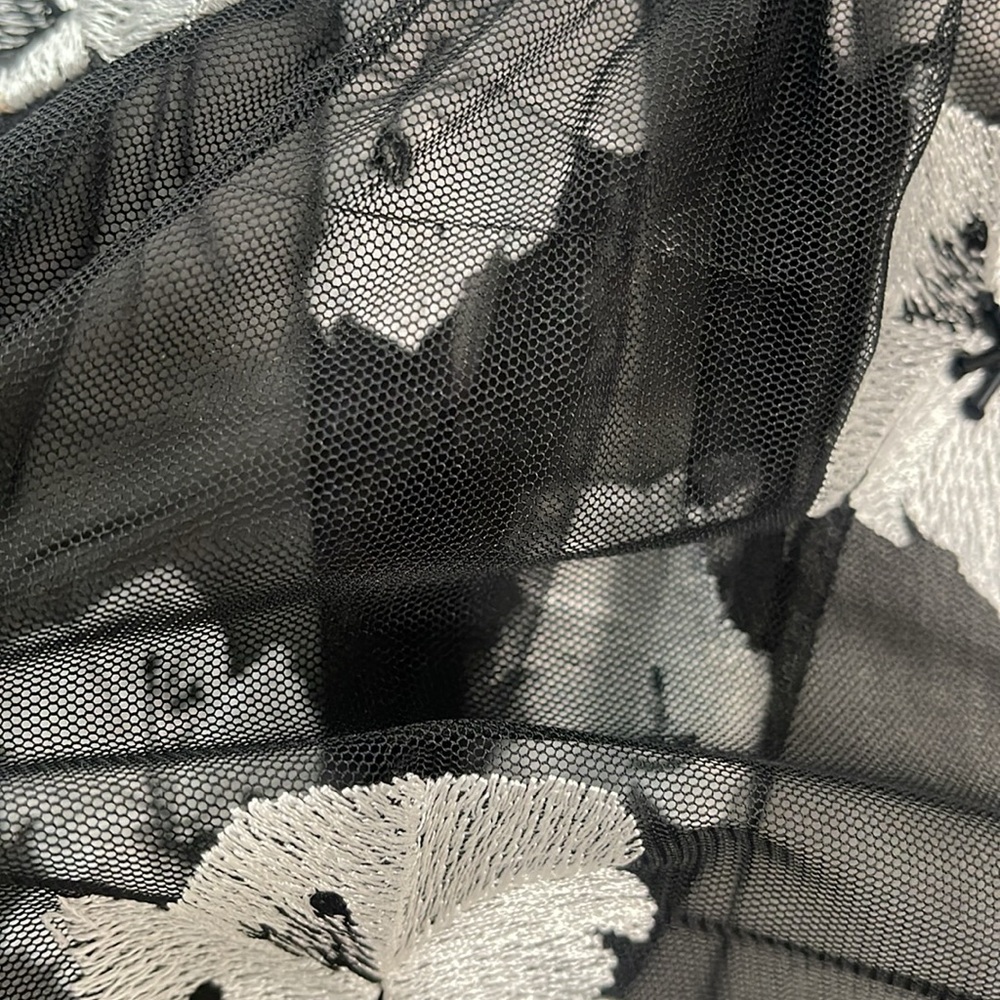 Nicole Miller Black/White Formal Embroidered Floral Beaded Floor-Length - US 6 - Picture 13 of 16